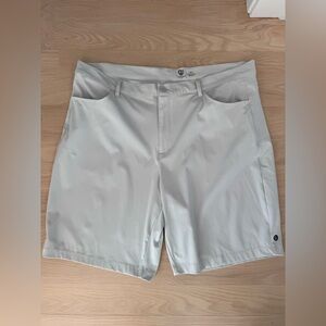 Graham Luxe Shorts Men's 42 White Wren Golf Performance Golfing Stretch